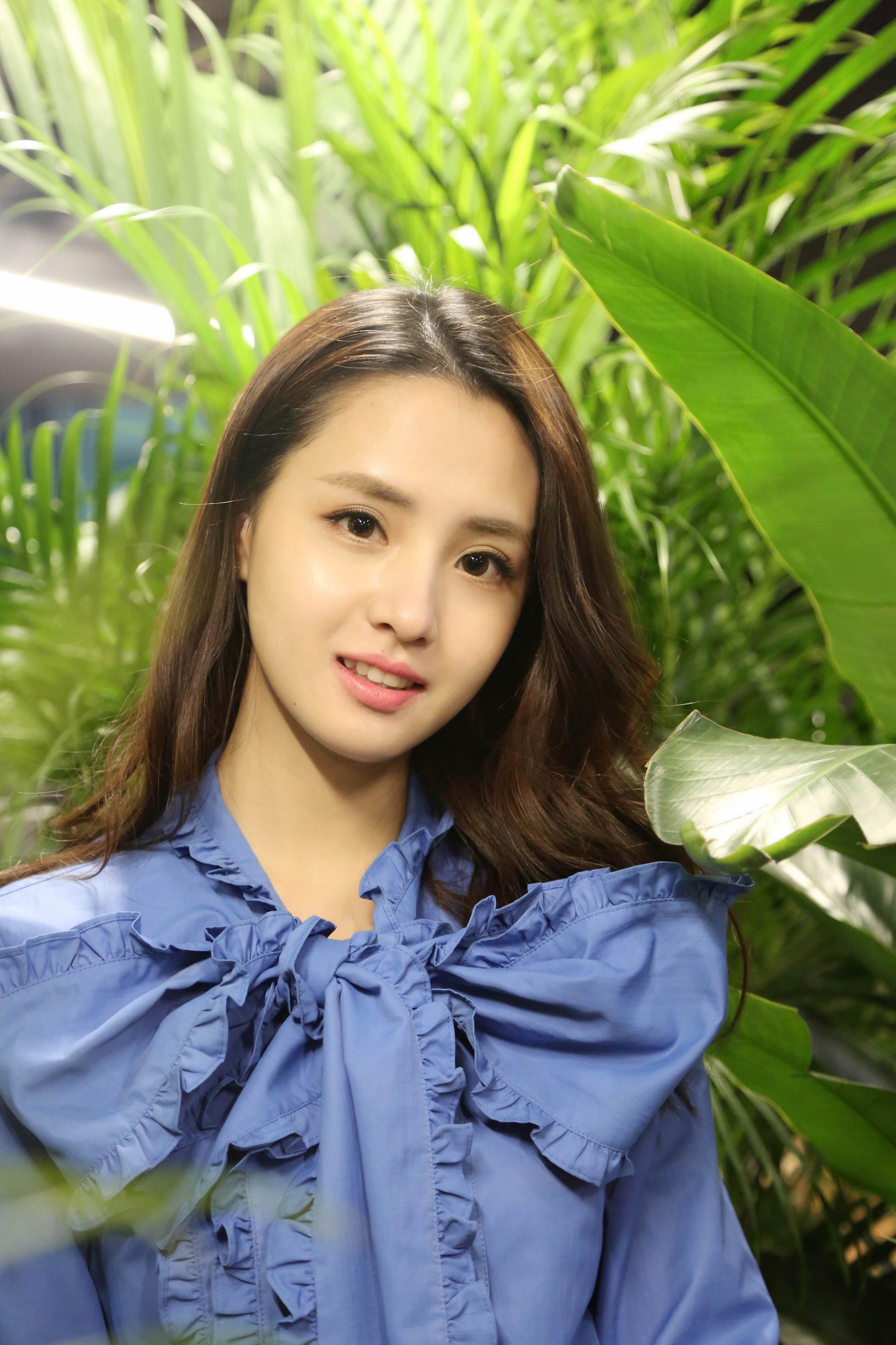 尚雯婕个人资料简介 “超女冠军”：早年父母离异，成名后是非不断，41岁仍未婚