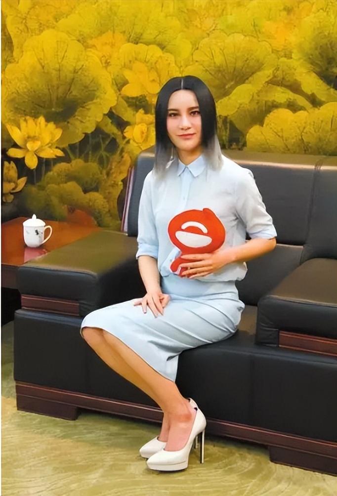 尚雯婕个人资料简介 “超女冠军”：早年父母离异，成名后是非不断，41岁仍未婚