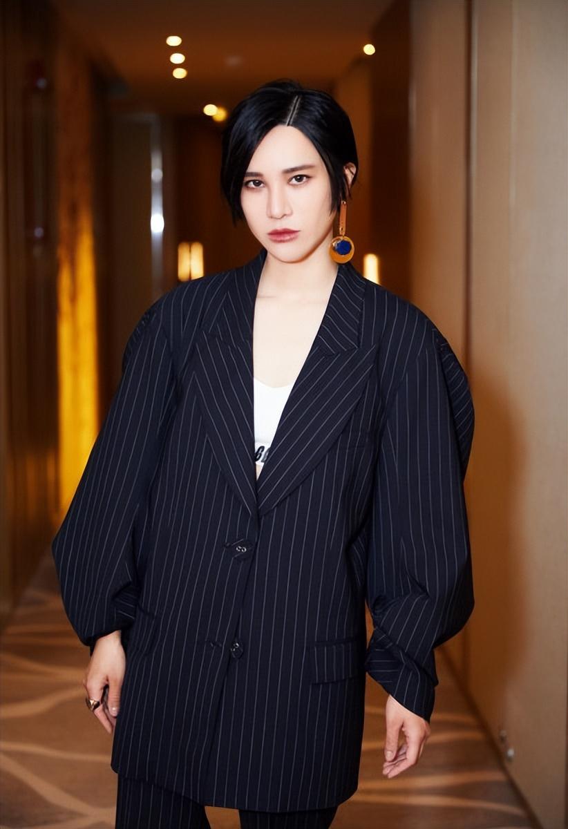 尚雯婕个人资料简介 “超女冠军”：早年父母离异，成名后是非不断，41岁仍未婚