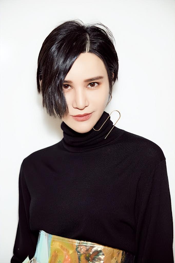 尚雯婕个人资料简介 “超女冠军”：早年父母离异，成名后是非不断，41岁仍未婚