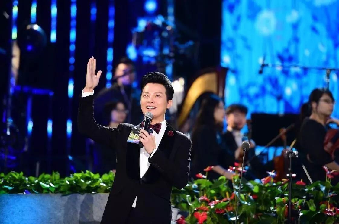 任鲁豫的个人资料简介年龄（任鲁豫：娶身价过亿富家小姐朱晶，45岁再当爹，父亲是永远的遗憾）