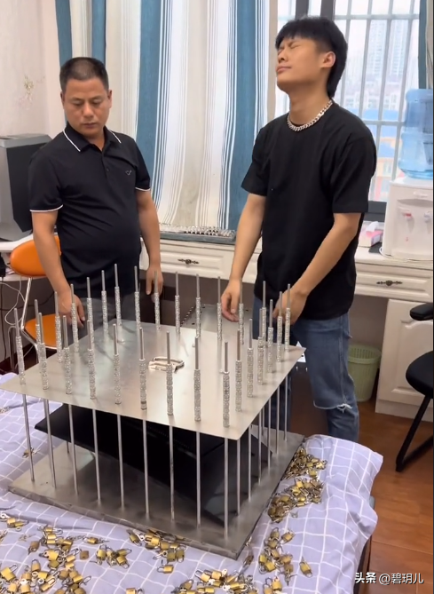 小杨哥个人资料简介哪里人（安徽95后小杨哥，粉丝数逼近1个亿，他们为什么那么招人追捧？）