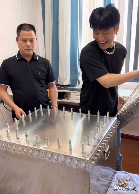 小杨哥个人资料简介哪里人（安徽95后小杨哥，粉丝数逼近1个亿，他们为什么那么招人追捧？）