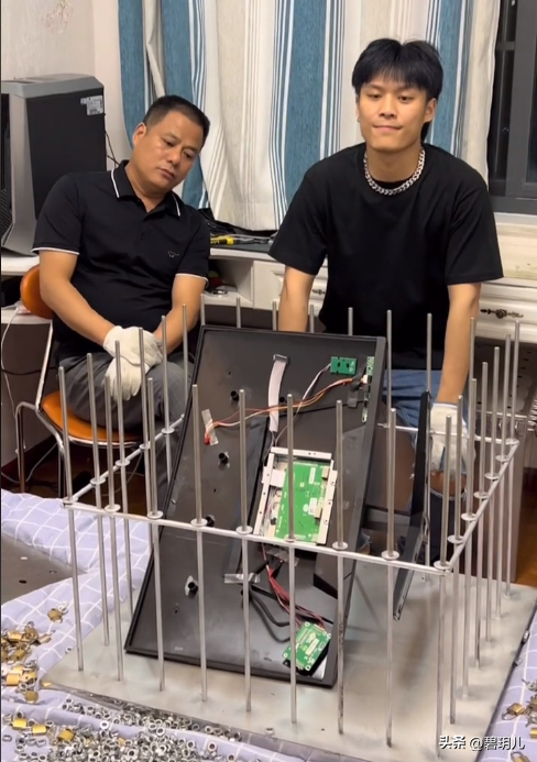 小杨哥个人资料简介哪里人（安徽95后小杨哥，粉丝数逼近1个亿，他们为什么那么招人追捧？）