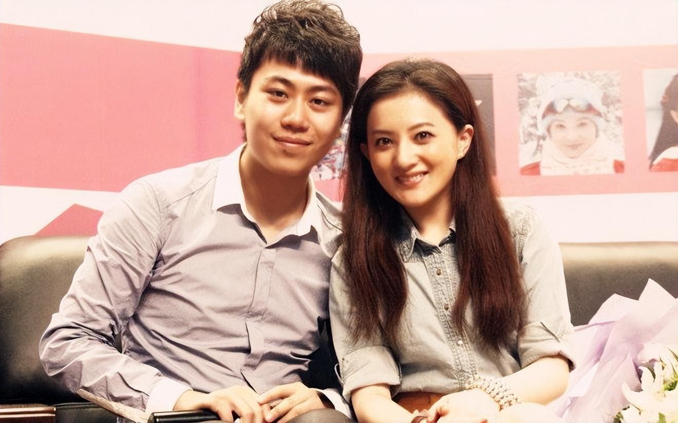 金铭简历及个人资料简介 “小婉君”今年43：年少成名红炸天，如今被父母催婚烦恼不堪