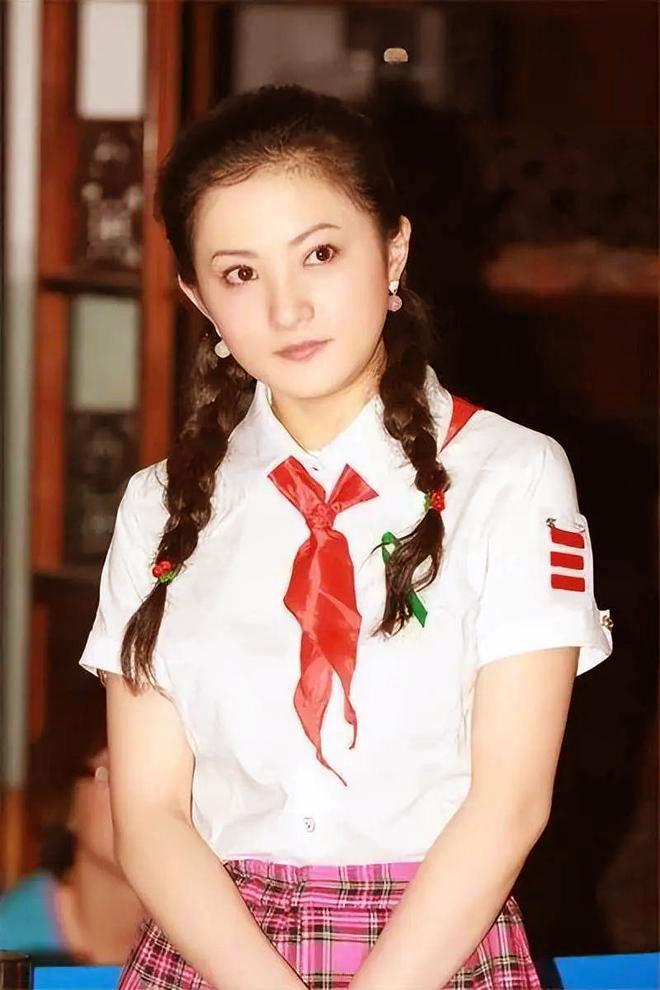 金铭简历及个人资料简介 “小婉君”今年43：年少成名红炸天，如今被父母催婚烦恼不堪