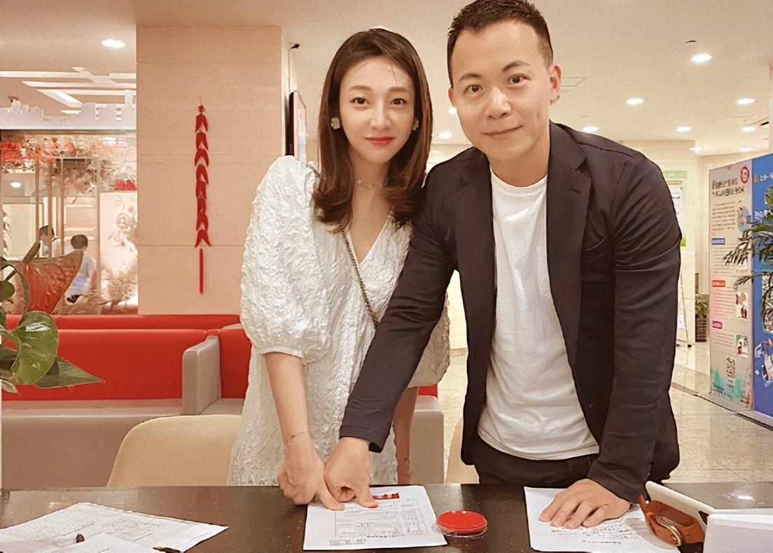 金铭简历及个人资料简介 “小婉君”今年43：年少成名红炸天，如今被父母催婚烦恼不堪