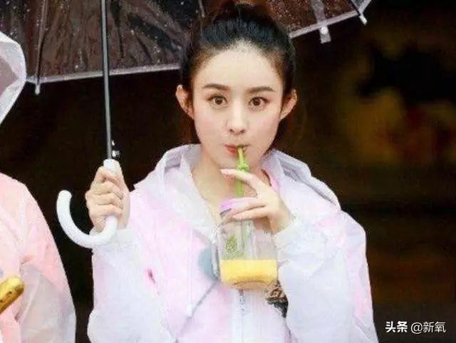 宋茜三瓶盖水事件过程(宋茜3口喝掉大杯饮料极度危害健康)