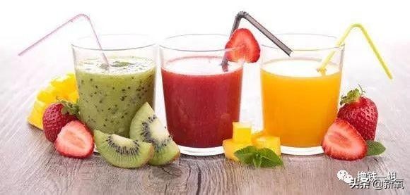 宋茜三瓶盖水事件过程(宋茜3口喝掉大杯饮料极度危害健康)