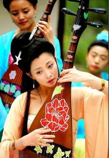 林芳兵版本杨贵妃对比(王璐瑶雍容大气)(1)