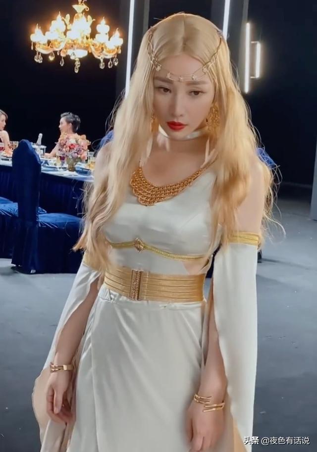 柳岩又美又飒（柳岩新作cos雅典娜）(1)