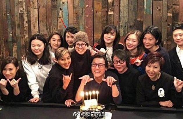 港星邱淑贞近况曝光(邱淑贞素颜出席梁家辉大寿)(2)