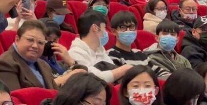 孙越岳云鹏李雪琴同台相声完整版(韩红李现潘斌龙现身狙击手首映礼)(2)