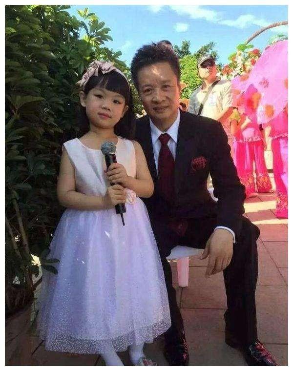 歌唱家阎维文的家庭情况(歌唱家阎维文娶初恋为妻)(26)