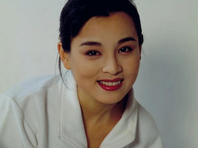 演员赵明明简历(和嫂子宋丹丹一样被英家人所伤)(21)