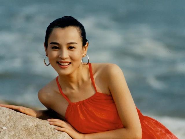 演员赵明明简历(和嫂子宋丹丹一样被英家人所伤)(23)