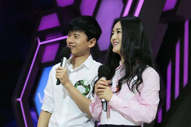 谢娜双胞胎女儿近照曝光(谢娜仨女儿首合照引关注)(4)