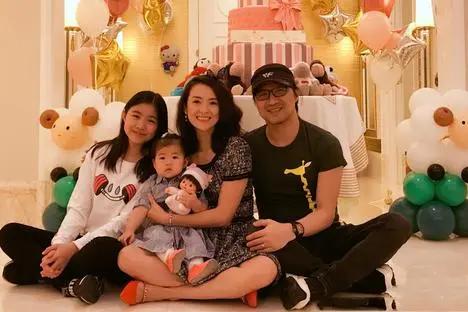 谢娜双胞胎女儿近照曝光(谢娜仨女儿首合照引关注)(7)