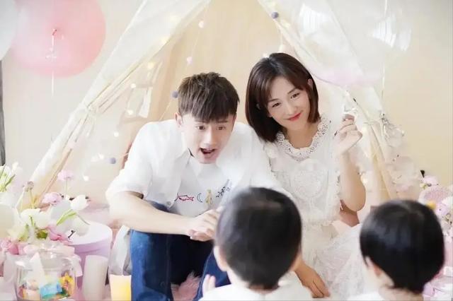 谢娜双胞胎女儿近照曝光(谢娜仨女儿首合照引关注)(5)