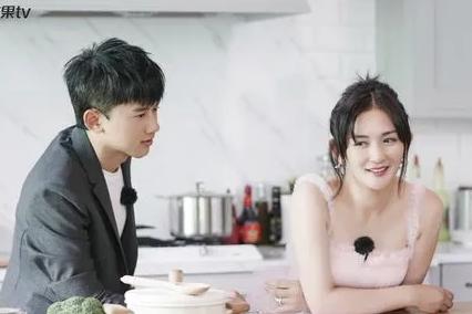 谢娜双胞胎女儿近照曝光(谢娜仨女儿首合照引关注)(9)