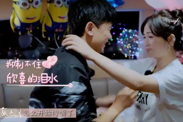 谢娜双胞胎女儿近照曝光(谢娜仨女儿首合照引关注)(15)