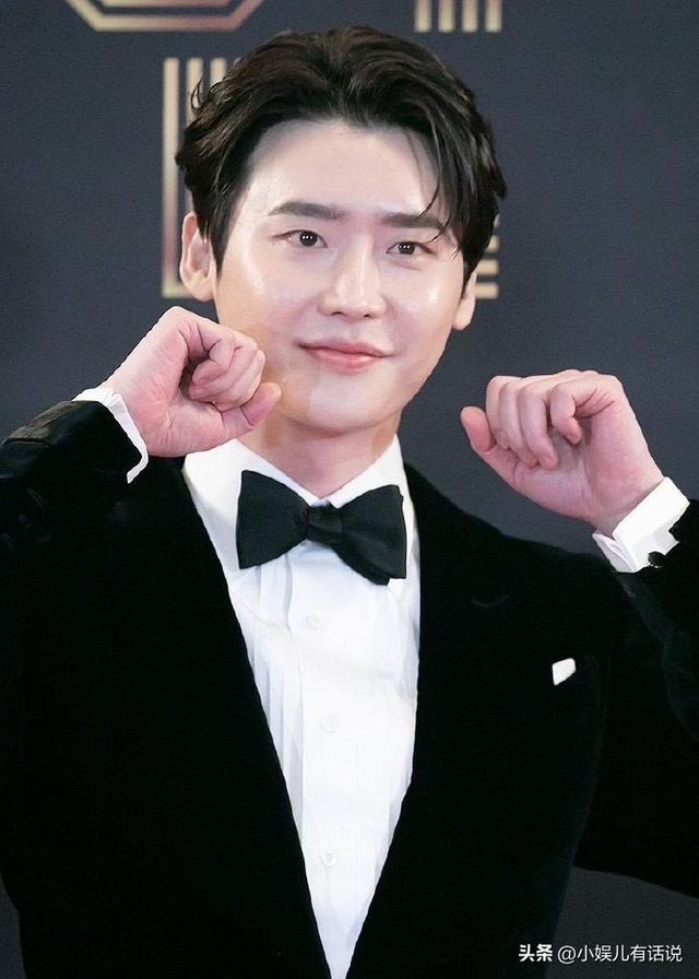 李钟硕iu正式官宣恋情了吗（李钟硕承认与IU恋情）(5)