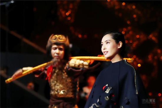 朱茵再次扮演紫霞仙子落泪(朱茵经典再现紫霞仙子被指过度消费)(12)