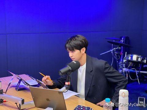 李升基腹肌（韩媒公认最有智慧明星李升基）(10)