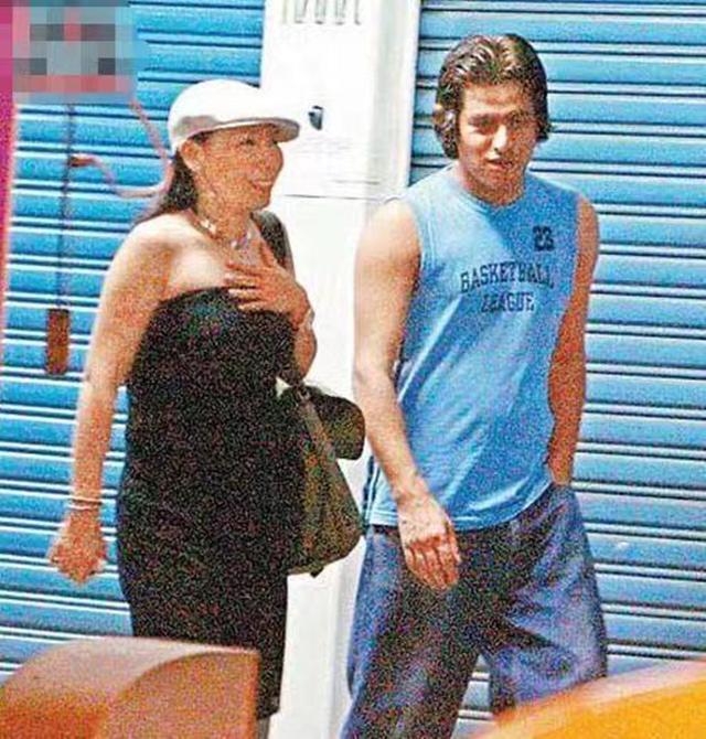 黄小琥近况(58岁黄小琥官宣分手)(8)