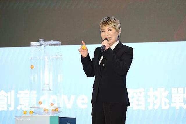 黄小琥近况(58岁黄小琥官宣分手)(2)