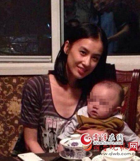 黄圣依和杨子现在关系（杨子黄圣依与儿子同框现身机场）(4)