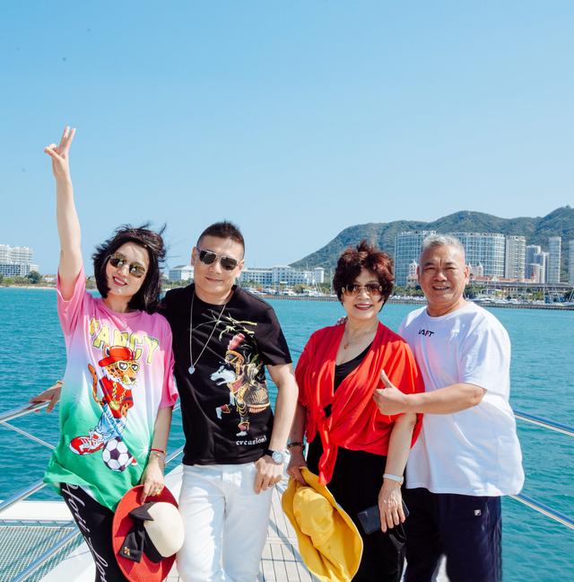 歌唱演员白雪个人简介(人到中年再度翻红)(19)