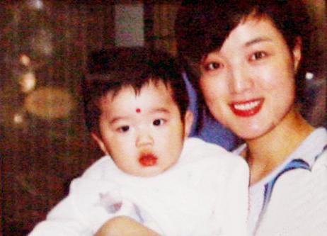 歌唱演员白雪个人简介(人到中年再度翻红)(11)