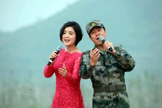 歌唱演员白雪个人简介(人到中年再度翻红)(6)