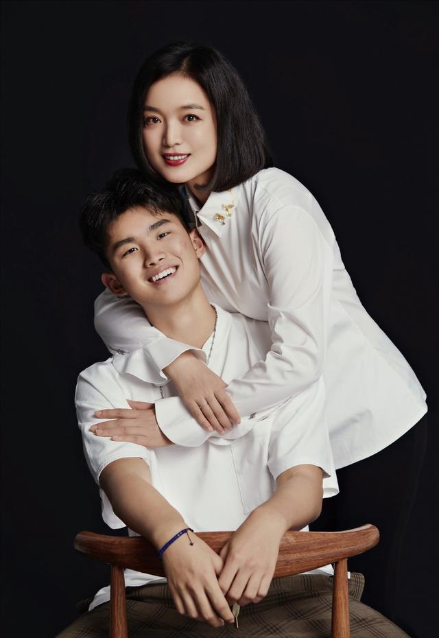 歌唱演员白雪个人简介(人到中年再度翻红)(17)