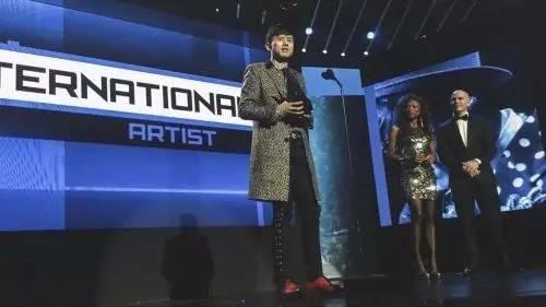 张杰的巅峰时期到底有多么红(越被黑越红两度选秀)(23)