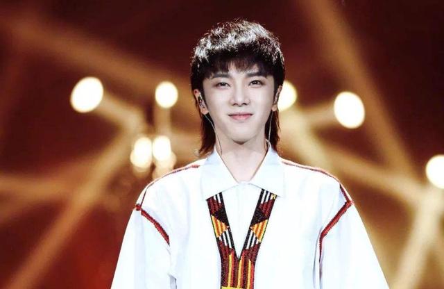 华晨宇就这样被你征服分析(顶流华晨宇背后的)(2)