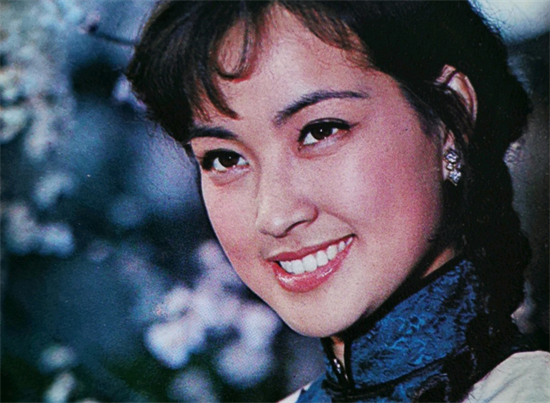 一代传奇影后刘晓庆，四婚嫁富豪被宠成宝，无儿无女亦幸福美满