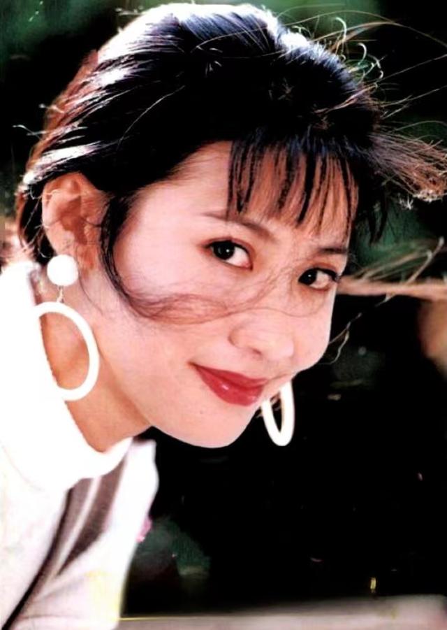 李炜的一见钟情（与陈炜一见钟情）(6)