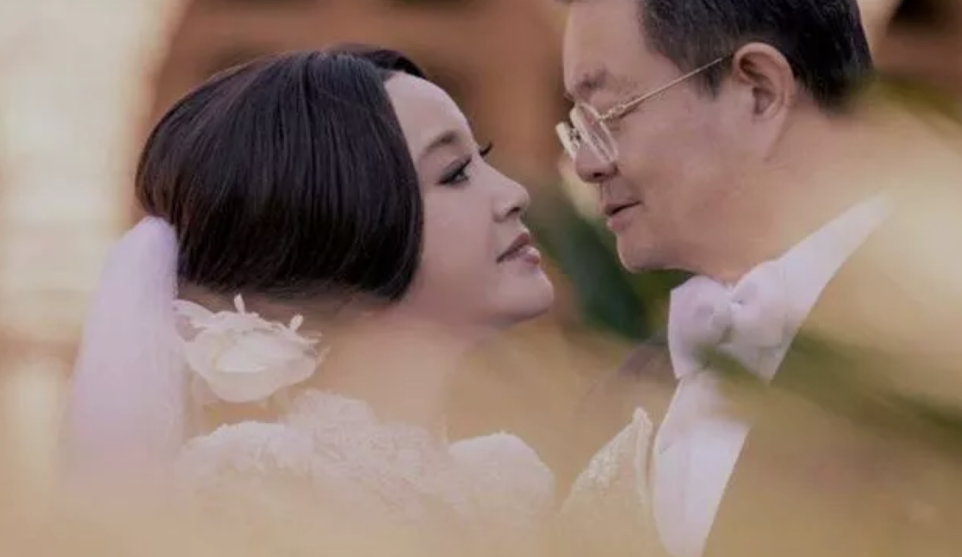 一代传奇影后刘晓庆，四婚嫁富豪被宠成宝，无儿无女亦幸福美满