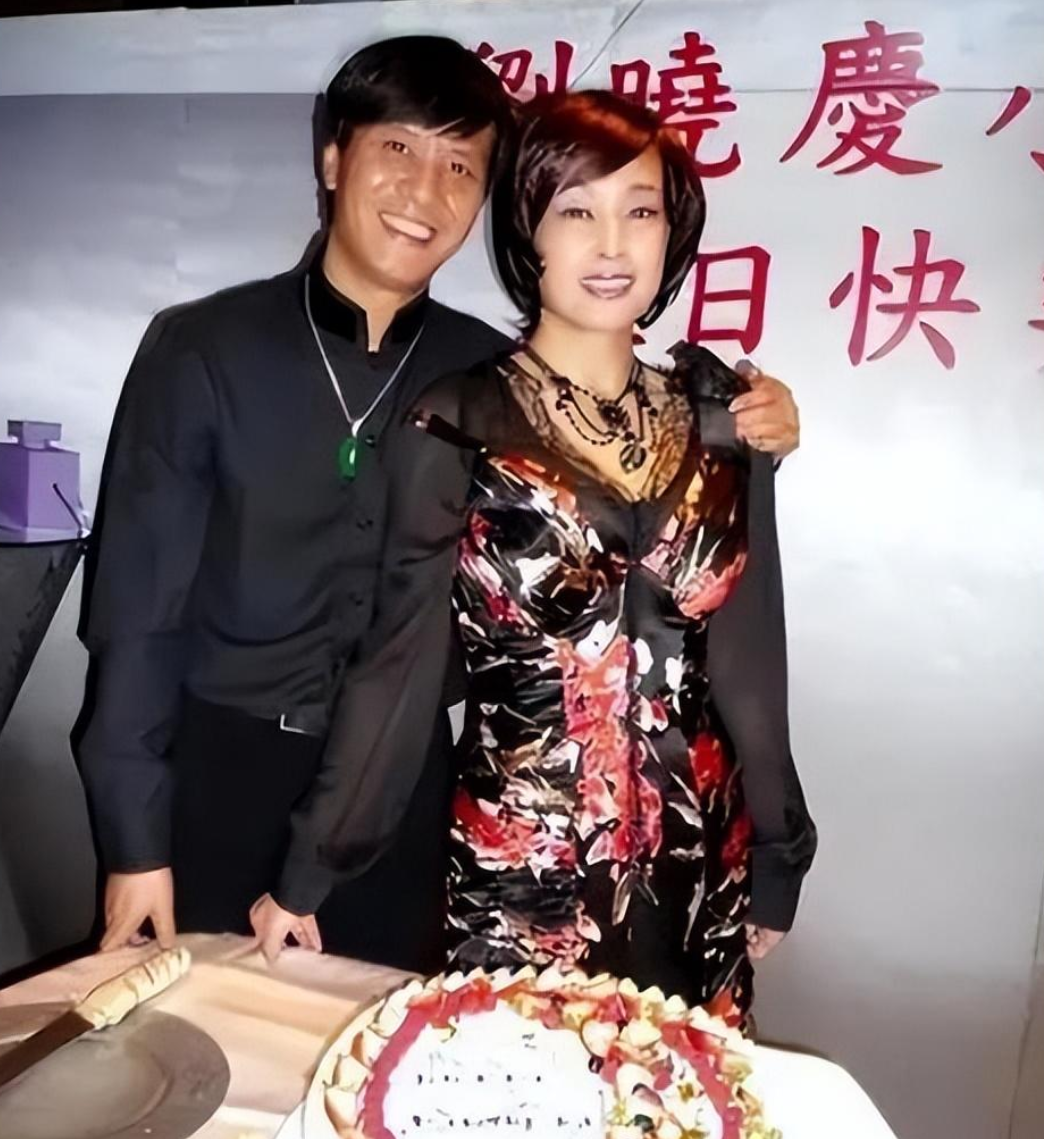 一代传奇影后刘晓庆，四婚嫁富豪被宠成宝，无儿无女亦幸福美满