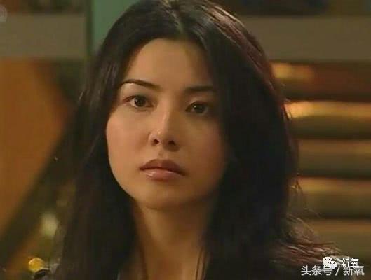 李嘉欣年轻时候造型高清（被古惑仔宠爱一生的她）(41)