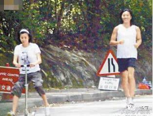 李嘉欣年轻时候造型高清（被古惑仔宠爱一生的她）(16)