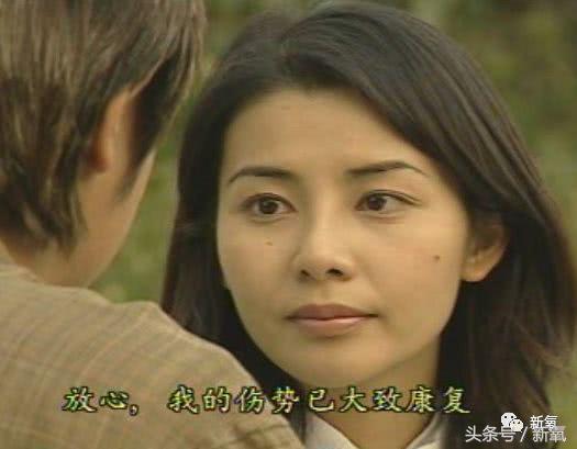 李嘉欣年轻时候造型高清（被古惑仔宠爱一生的她）(30)