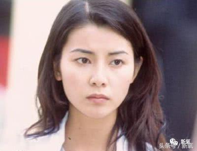 李嘉欣年轻时候造型高清（被古惑仔宠爱一生的她）(29)