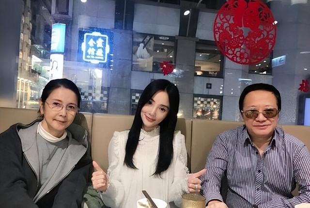 李小璐的真实身价（做顿饭3个保姆伺候）(32)