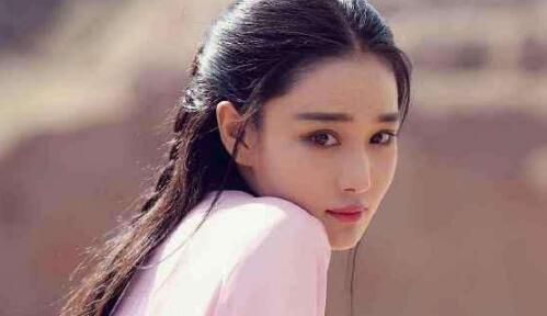 张馨予发文悼念去世爱犬18年的陪伴狗狗从幼小到年老