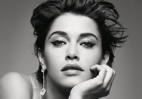 埃玛·德·科内个人资料写真作品