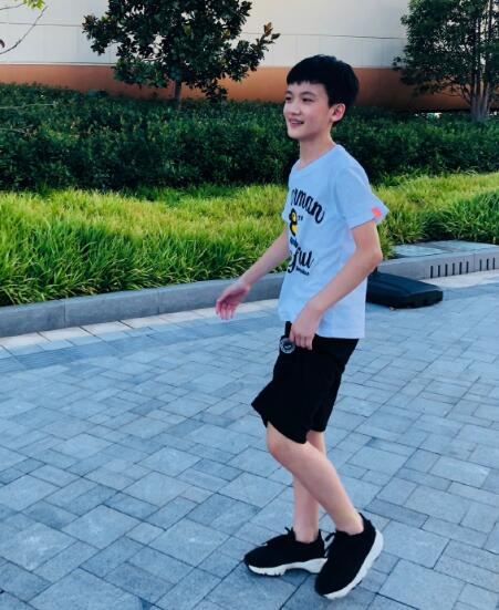 孙浠伦多少岁有多高搭档邓超出演父子演技受追捧