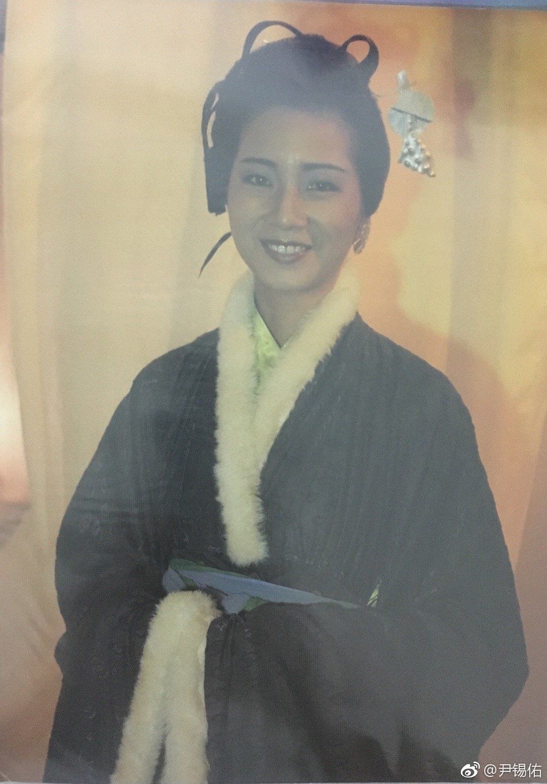 黄曼凝个人资料写真作品